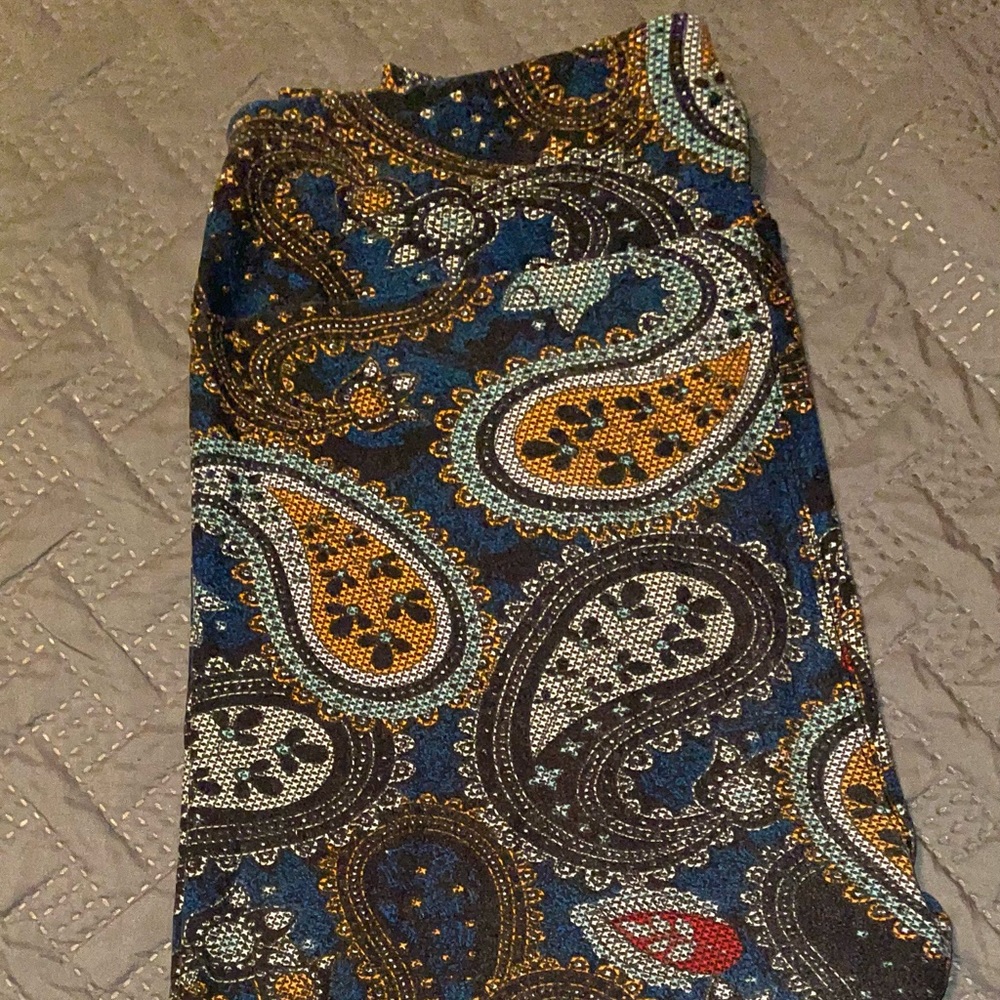 LuLaRoe “cross-stitch” Tall and Curvy Leggings